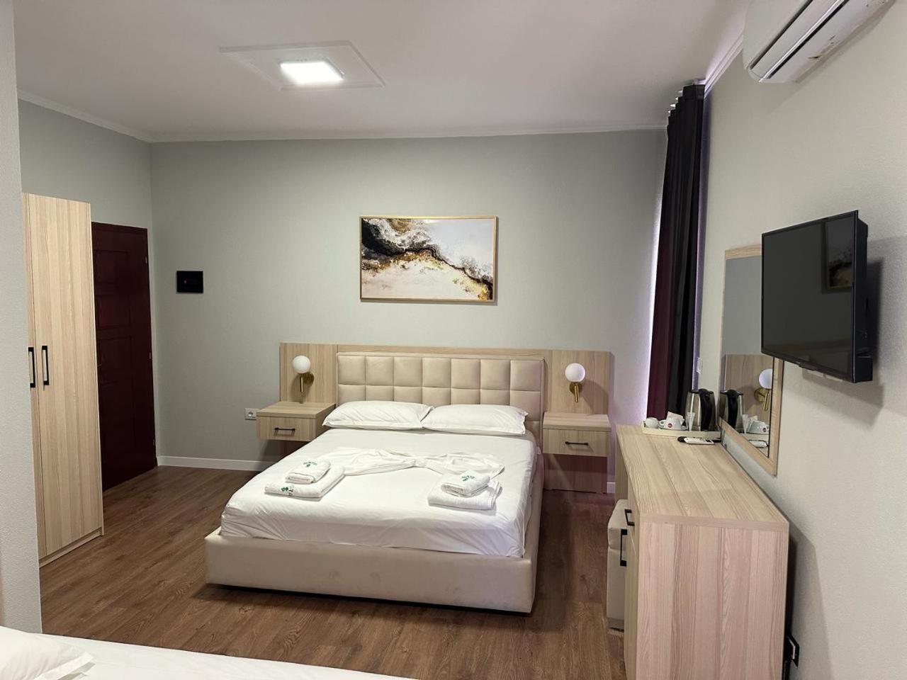 Hotel Dollari Kryemëdhej