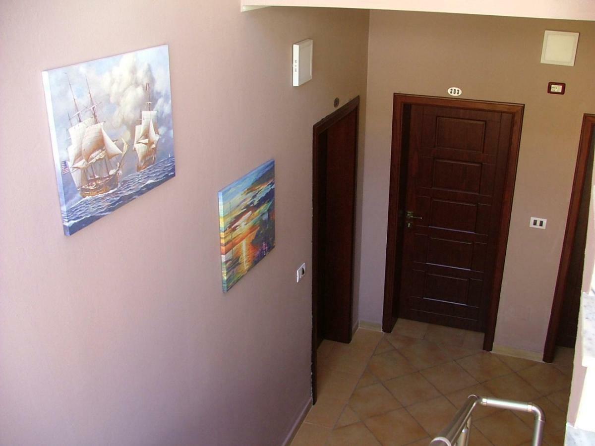 Dollari Hotel